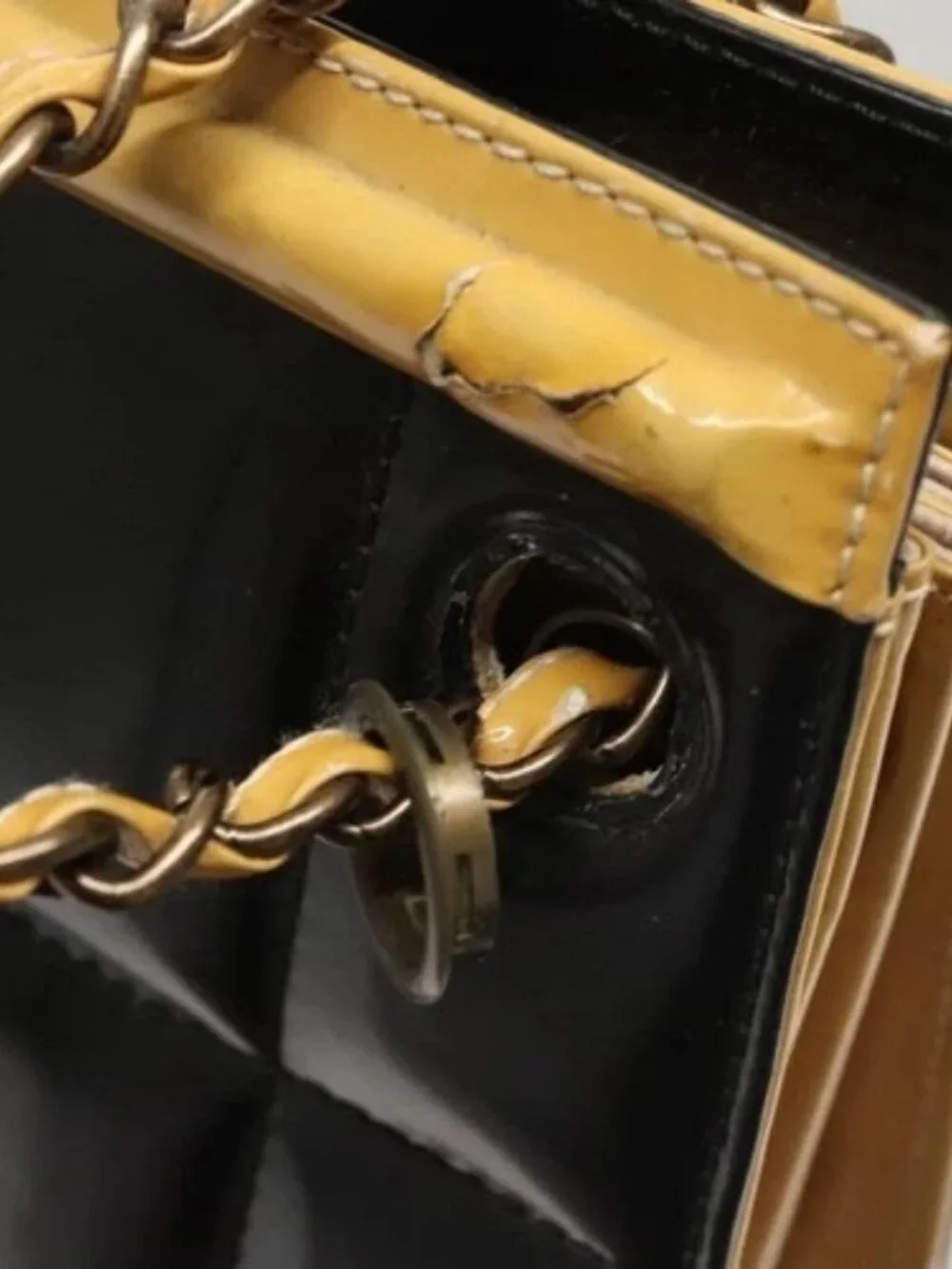 CHANEL Choco Bar Chain Shoulder Bag Patent leather Black CC Auth 122608